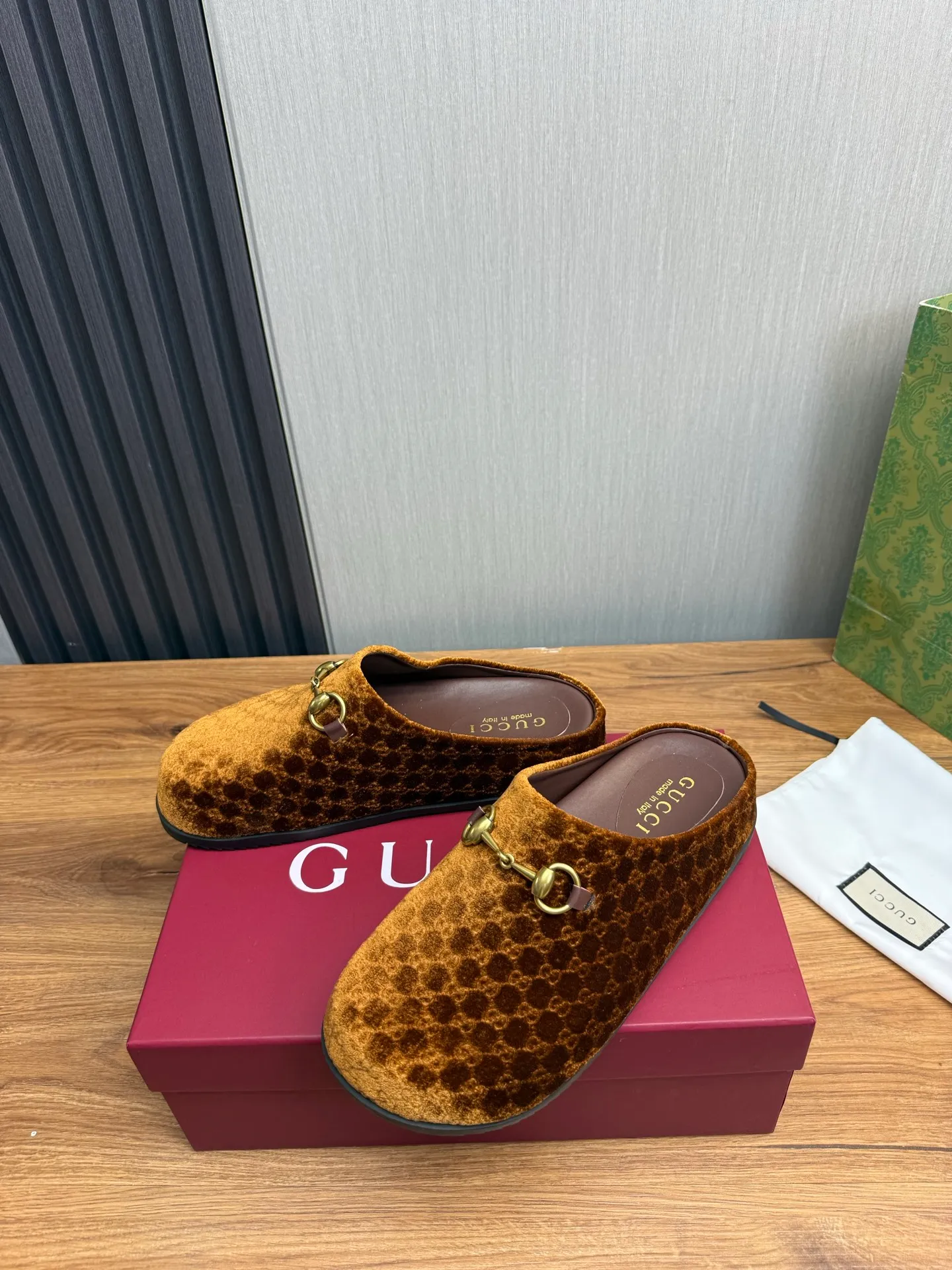 Men's men's shoes💰Pili 420💰Maoli 460💰 ＧＵＣＣＩGucci. Popular couple slippers hot sale🩷💚 🩴Official website one to one production 35-45 size 45 46 🉑️Customized!